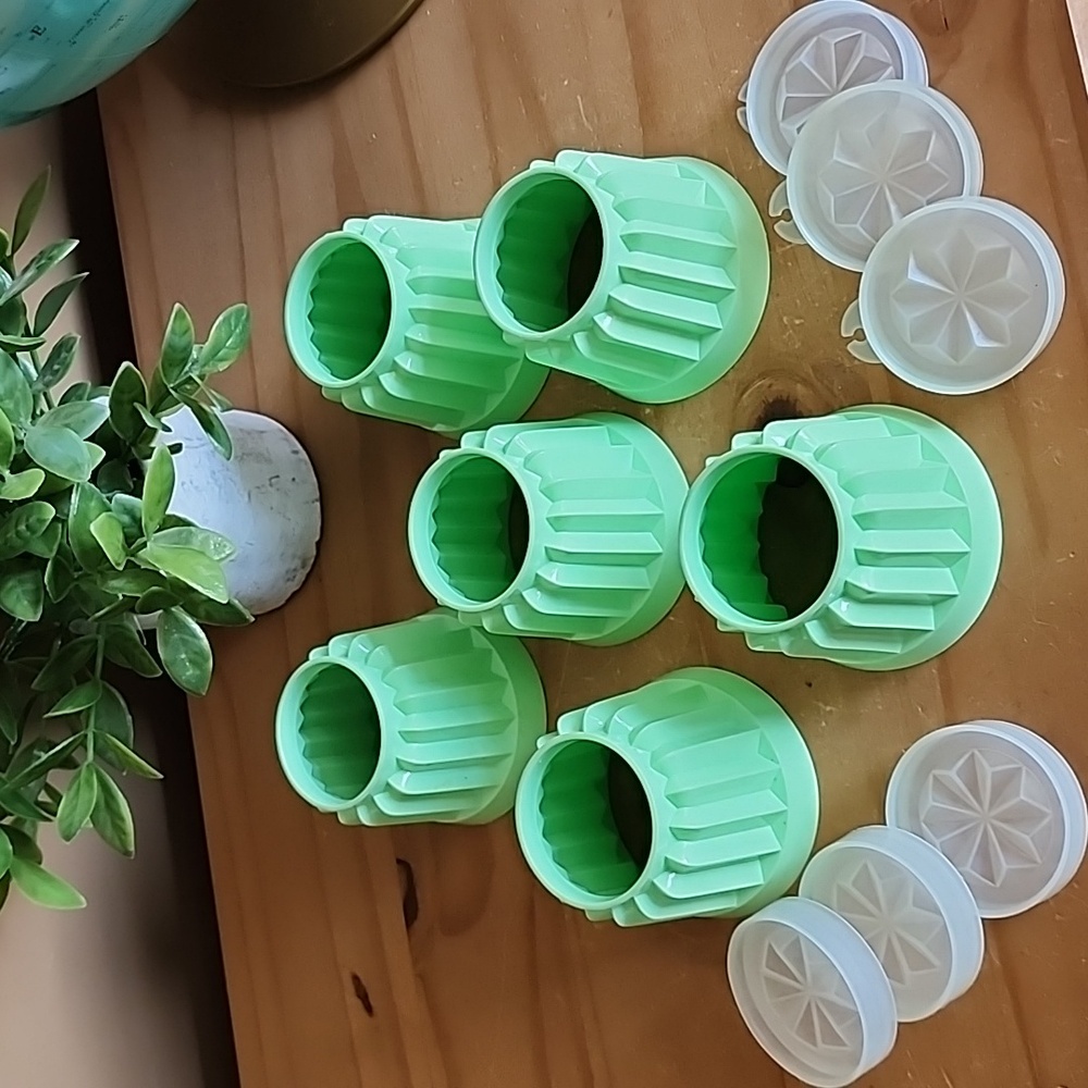 6 Vintage Tupperware individual jelettes